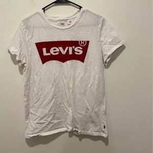 Levi’s tee
